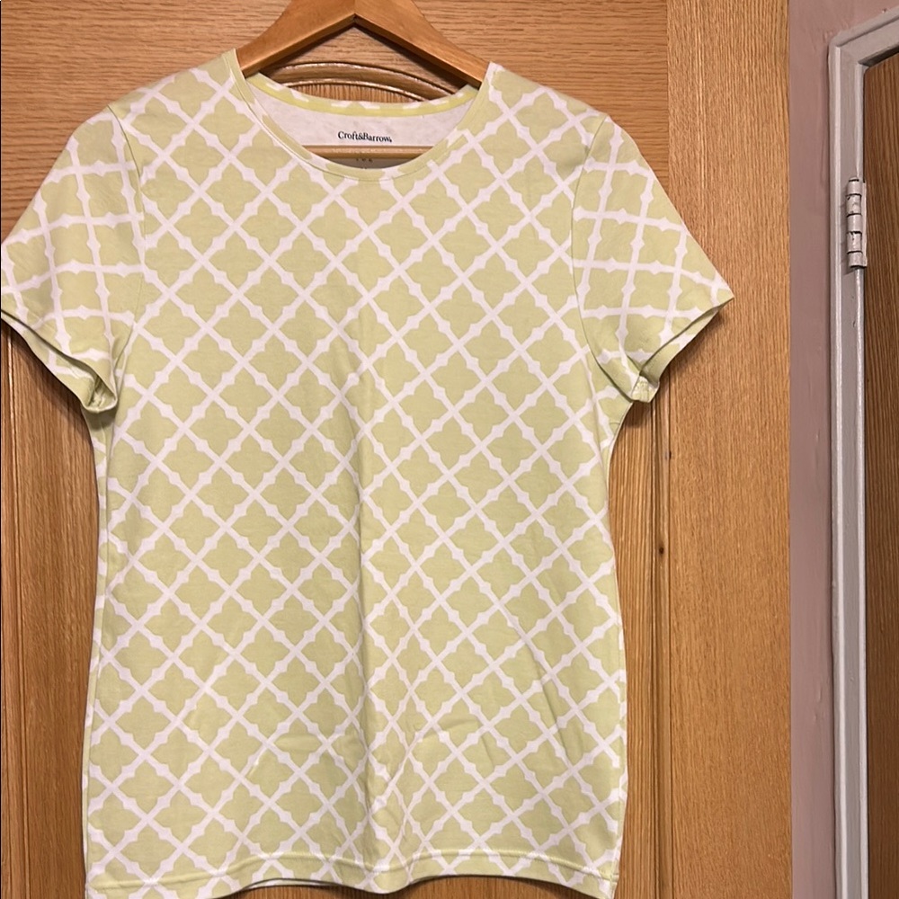 NWOT Croft & Barrow Women's Yellow Patterned Top.
